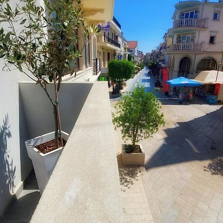 Cosy Retro Apartment Zakynthos Town Exterior photo