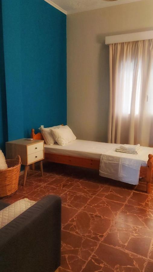 Cosy Retro Apartment Zakynthos Town Exterior photo